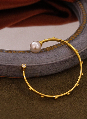 一所轻奢小众珍珠开口手镯