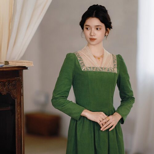 拾光裁缝  波琳女孩 方领复古宫廷精致优雅气质灯芯绒绿色连衣裙 - 图0