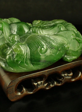 精工雕刻把件新疆和田玉送证书