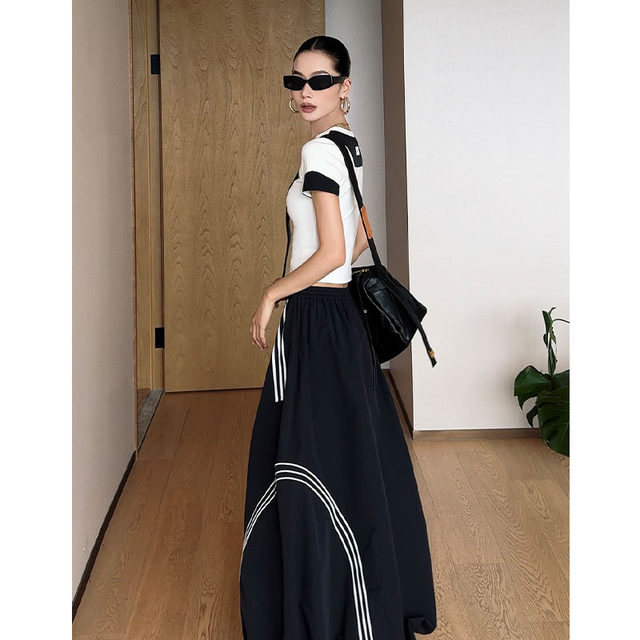 CIZZLEMORE Black Queen cool splicing short-sleeved ສີດຳ ແລະ ສີຂາວ ຈັບຄູ່ຊຸດກະໂປງອອກແບບສະເພາະ