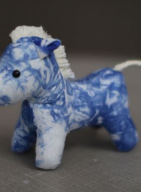 蓝色扎染小马毛绒玩具 生肖马玩偶儿童安抚公仔 新年创意礼物