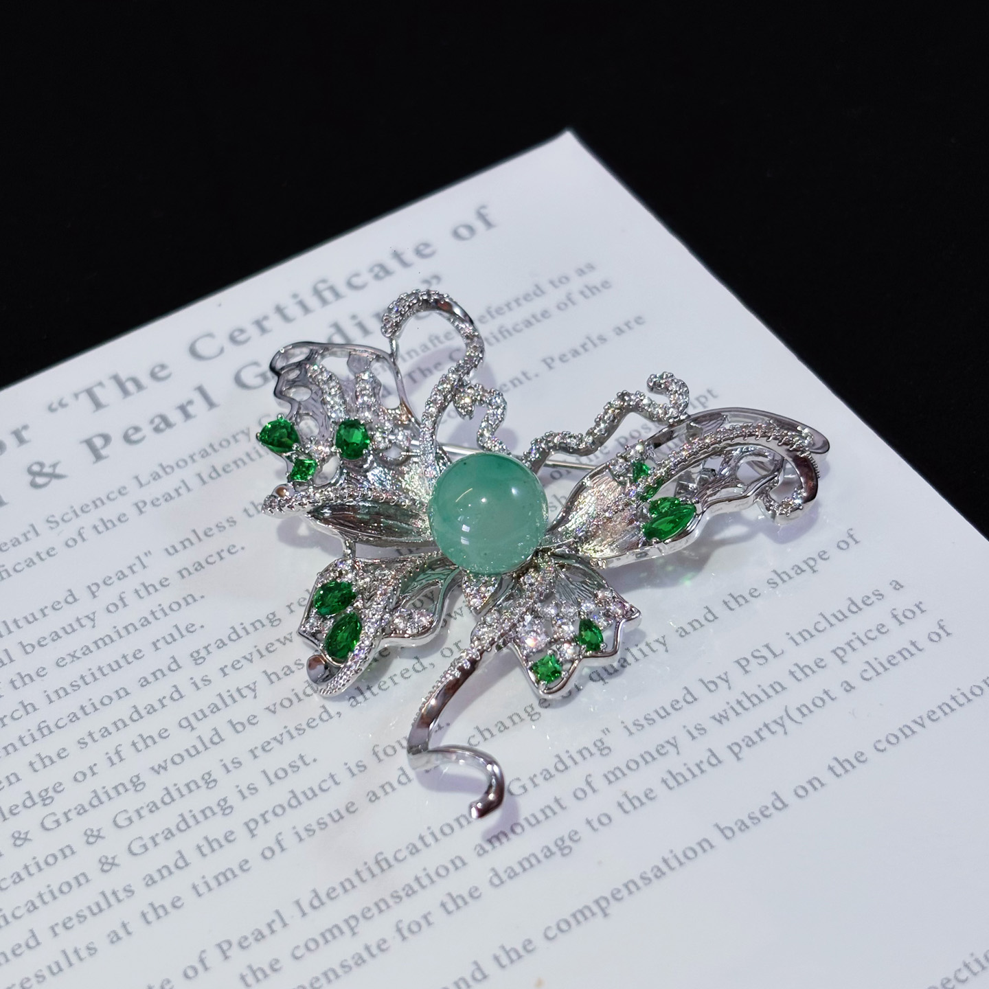 【浅小屋】枯叶蝶。铜电镀厚金新中式蝴蝶晴底飘花非洲翠胸花胸针 - 图1