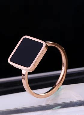 韩国黑色正方形镀18k玫瑰金戒子