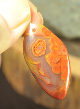 天然玛瑙不规则挂件吊坠