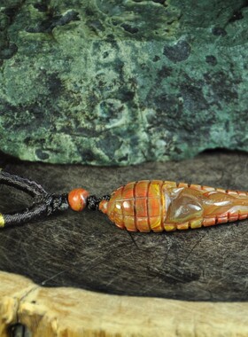 俏色巧雕天然北票战国红玛瑙吊坠