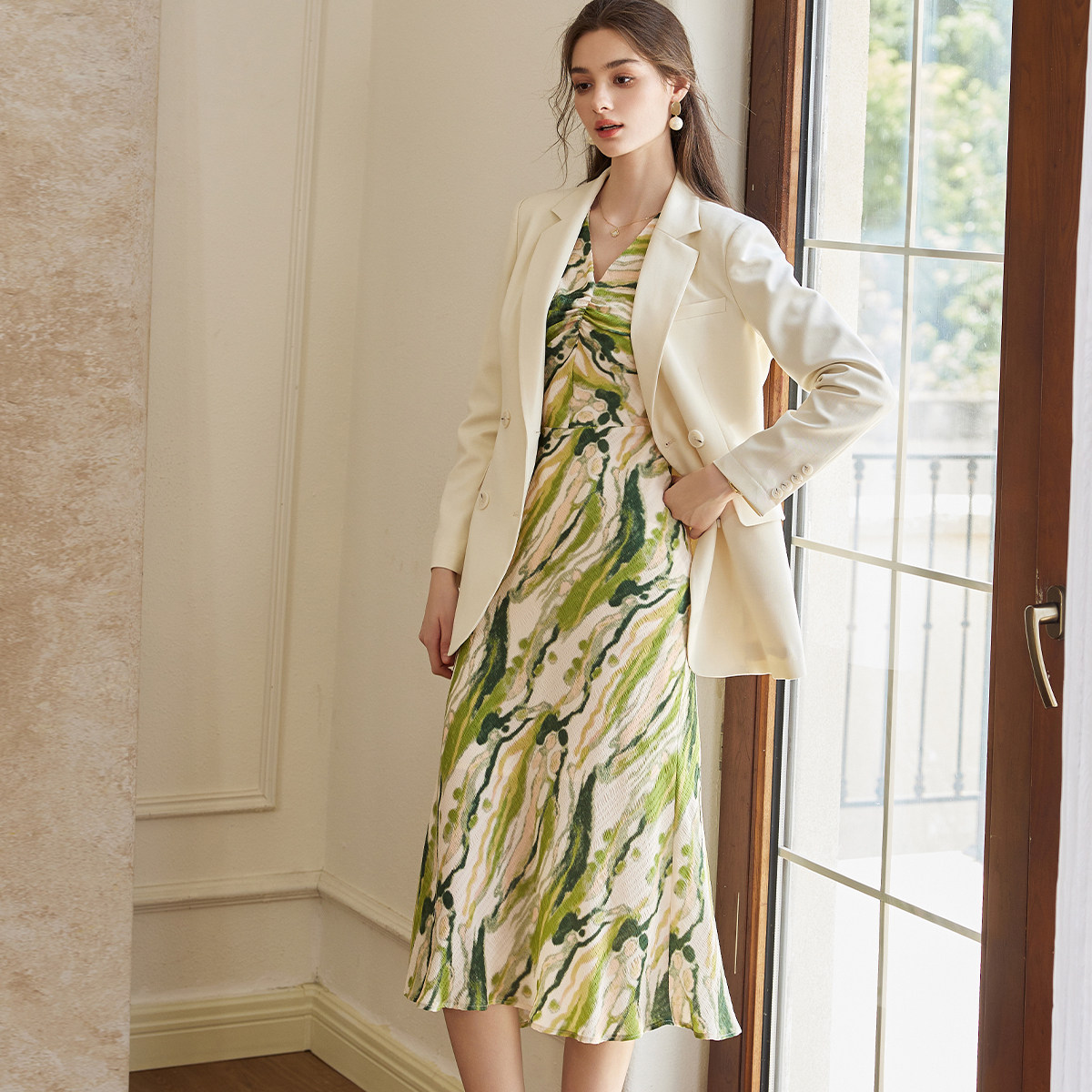 罗衣时尚杏色西装套装女2025秋季新款气质外套连衣裙两件套11035,淘宝优惠券,粉丝福利购,淘宝优惠卷