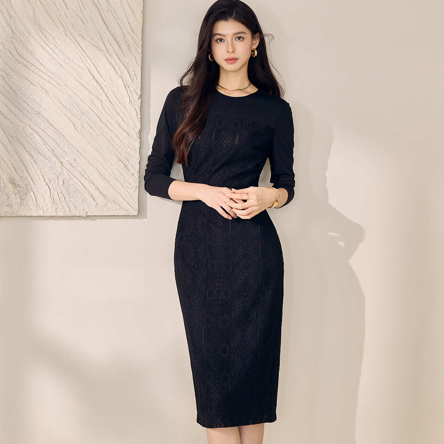 罗衣优雅精致蕾丝修身连衣裙2025秋季新款知性黑色包臀裙12530