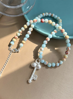 新款天然石蓝色串珠锁造型吊坠彩色点缀项链女高级复古叠戴锁骨链