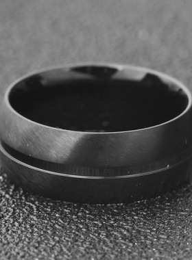 时尚风大气黑色钛钢戒指