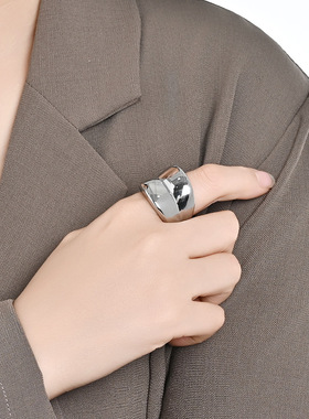 时尚钛钢戒指 INS欧美简约内凹夸张女款食指戒 光面钛钢戒指指环