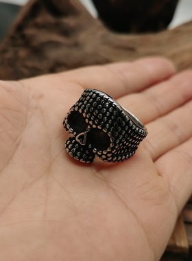 时尚钛钢戒指 欧美时尚霸气点状骷髅头钛钢戒指 骷髅钛钢戒指指环