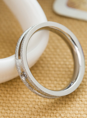 时尚风钛钢镶钻磨砂情侣戒指