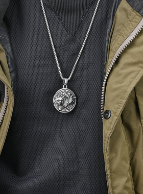 时尚钛钢项链 复古北欧维京狼头钛钢项链 圆牌双狼个性钛钢项链