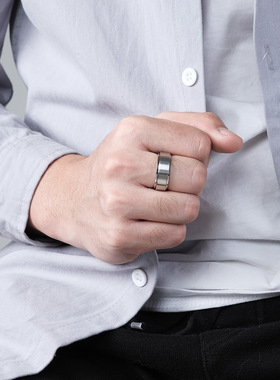 时尚钛钢戒指 8MM宽可旋转动解压戒指哑光拉丝缓解焦虑钛钢戒指