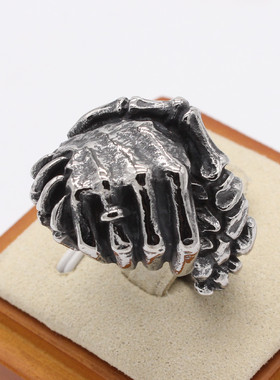 时尚钛钢男款戒指 欧美个性复古握手戒指 鬼手握手钛钢戒指指环