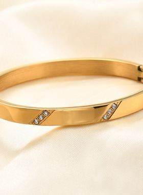 时尚钛钢手镯 6MM简约时尚斜边镶钻手环 钛钢女款手镯 闺蜜手环