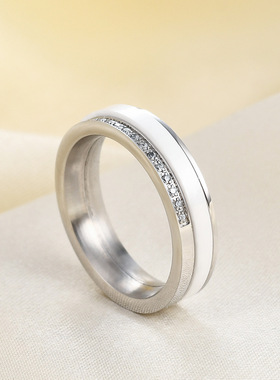 时尚钛钢戒指 时尚5.5MM黑白单排镶钻可转动陶瓷情侣戒指戒指指环