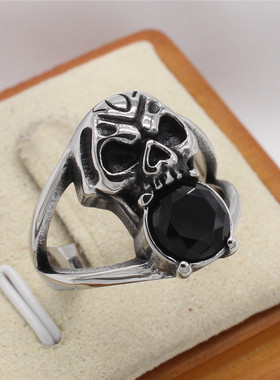 时尚钛钢男款戒指 欧美个性复古骷髅头口含宝石钛钢戒指指环