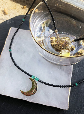 黑色手工减龄锁骨链月亮吊坠