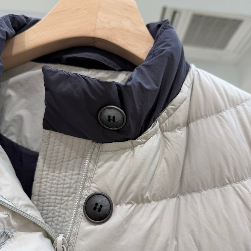 European Station 2025 Autumn and Winter New Fashion Women's Short White Duck Down Jacket Contrast Color Collar Fashionable