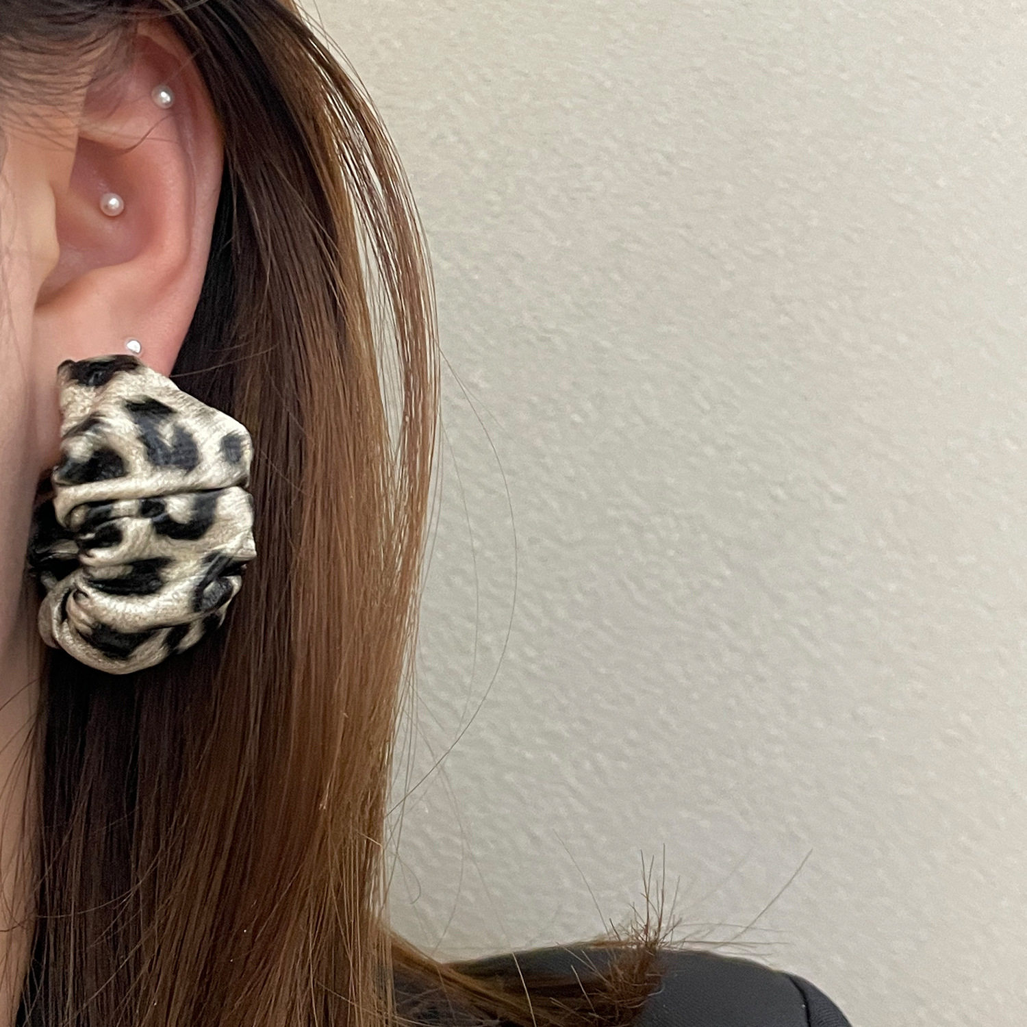 米黑豹纹皮革宽C925银针几何耳环秋冬时尚耳钉小众高级设计耳饰女,淘宝优惠券,粉丝福利购,淘宝优惠卷