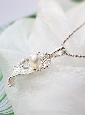 银宸首饰 镶天然淡水珍珠银吊坠时尚小众百搭小巧羽毛925纯银项坠