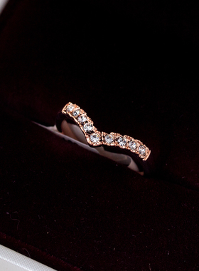 伊泰莲娜丽晶红苹果女士半月戒指