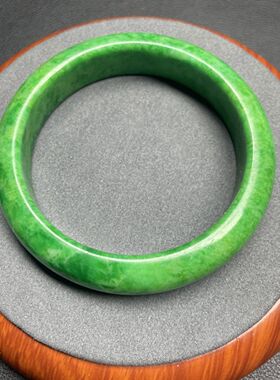 精品绿色手镯爆款玉石女款绿色显白玉镯子翡色石英岩玉翠玉仿真玉