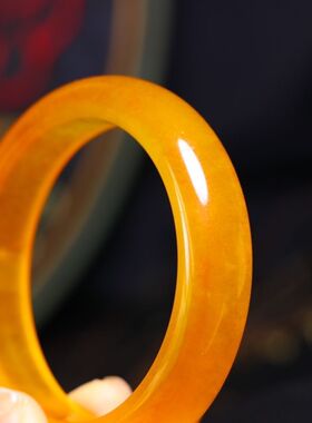 冰种黄色玉石精雕手镯黄龙玉手镯黄龙玉手镯精品礼物高档