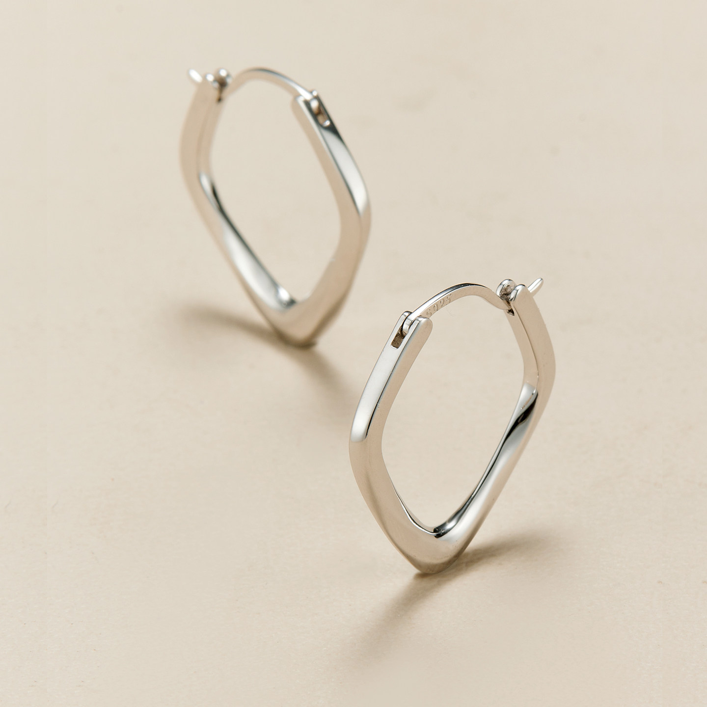 AHCHOO  静奢通勤简约S925纯银光面素圈方形耳环菱形乌比斯耳扣女,淘宝优惠券,粉丝福利购,淘宝优惠卷