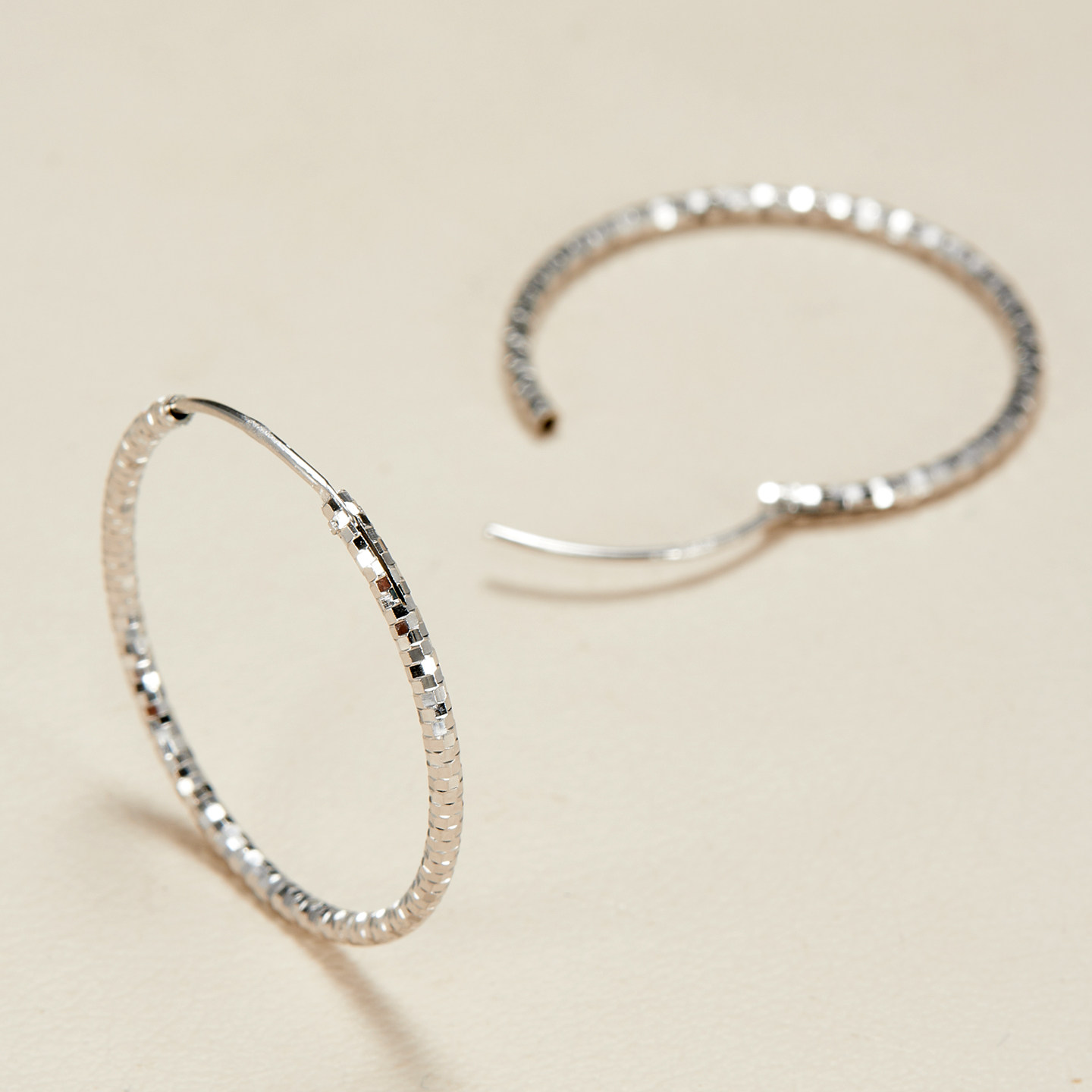 AHCHOO 静奢百搭碎冰冰超细圈大耳环S925纯银高级爆闪耳扣女HOOPS,淘宝优惠券,粉丝福利购,淘宝优惠卷