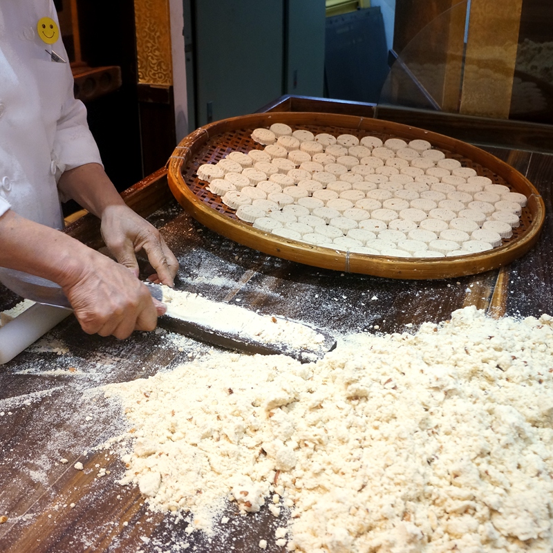 澳门钜记饼家手信特产原粒杏仁饼进口低糖卡小吃零食年货顺丰包邮 - 图0