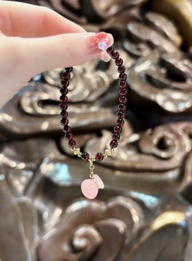 杭州香积石榴石草莓晶手串女款轻奢小众精致高级闺蜜手链正品代请