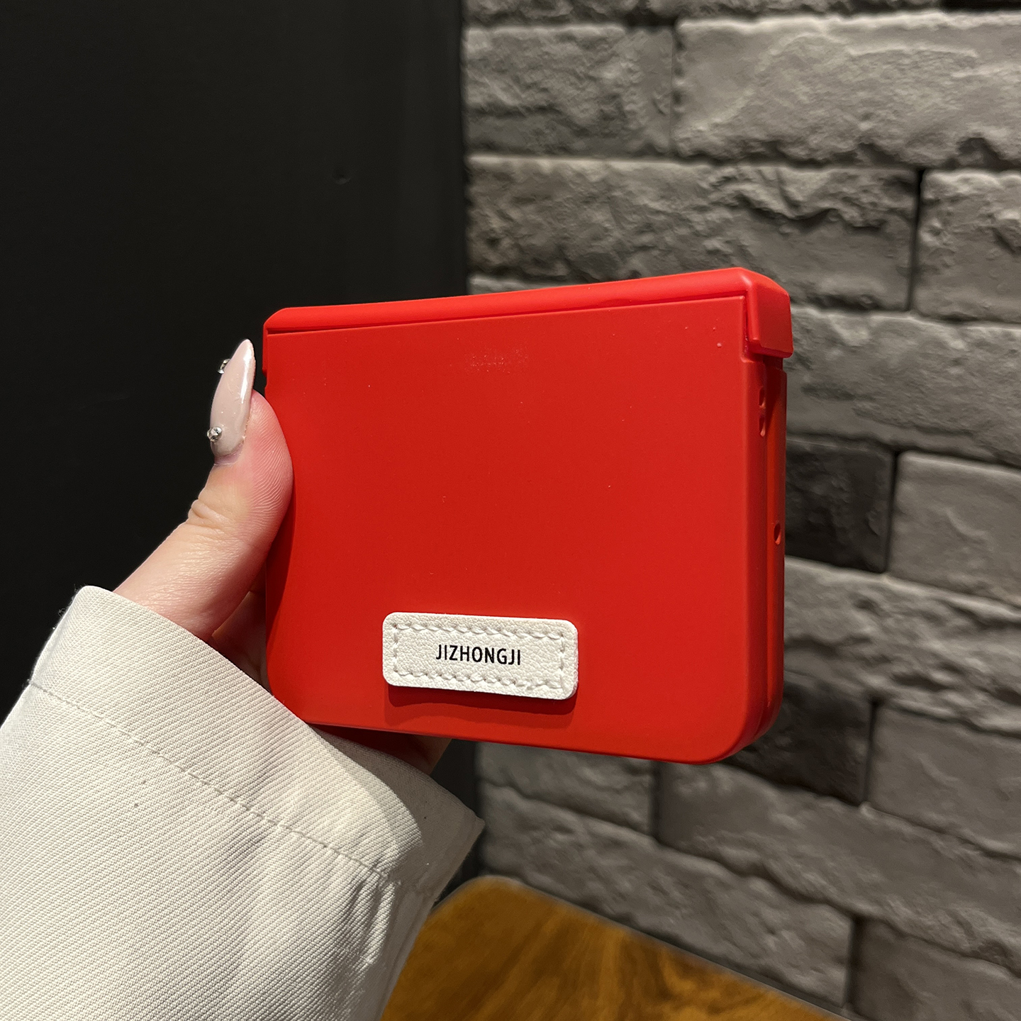 【高级感】个性时尚肤感中轴红色适用华为purax手机壳zflip7超好看潮流mixflip2网红女款magicVflip2防摔外壳 - 图2