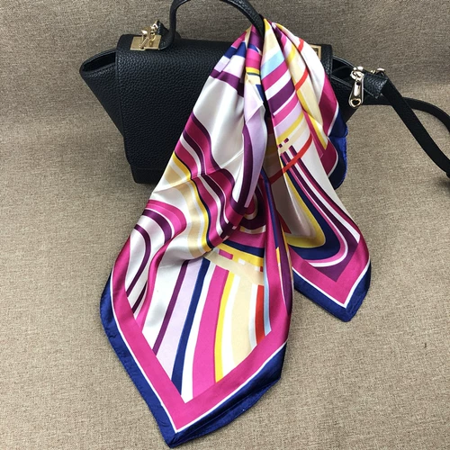 Если годы могут вернуться к Шангуану Хуи и Стюардесса, та же самая шелковая шарфная одежда, аксессуары, активность шарфа, маленький квадратный шарф