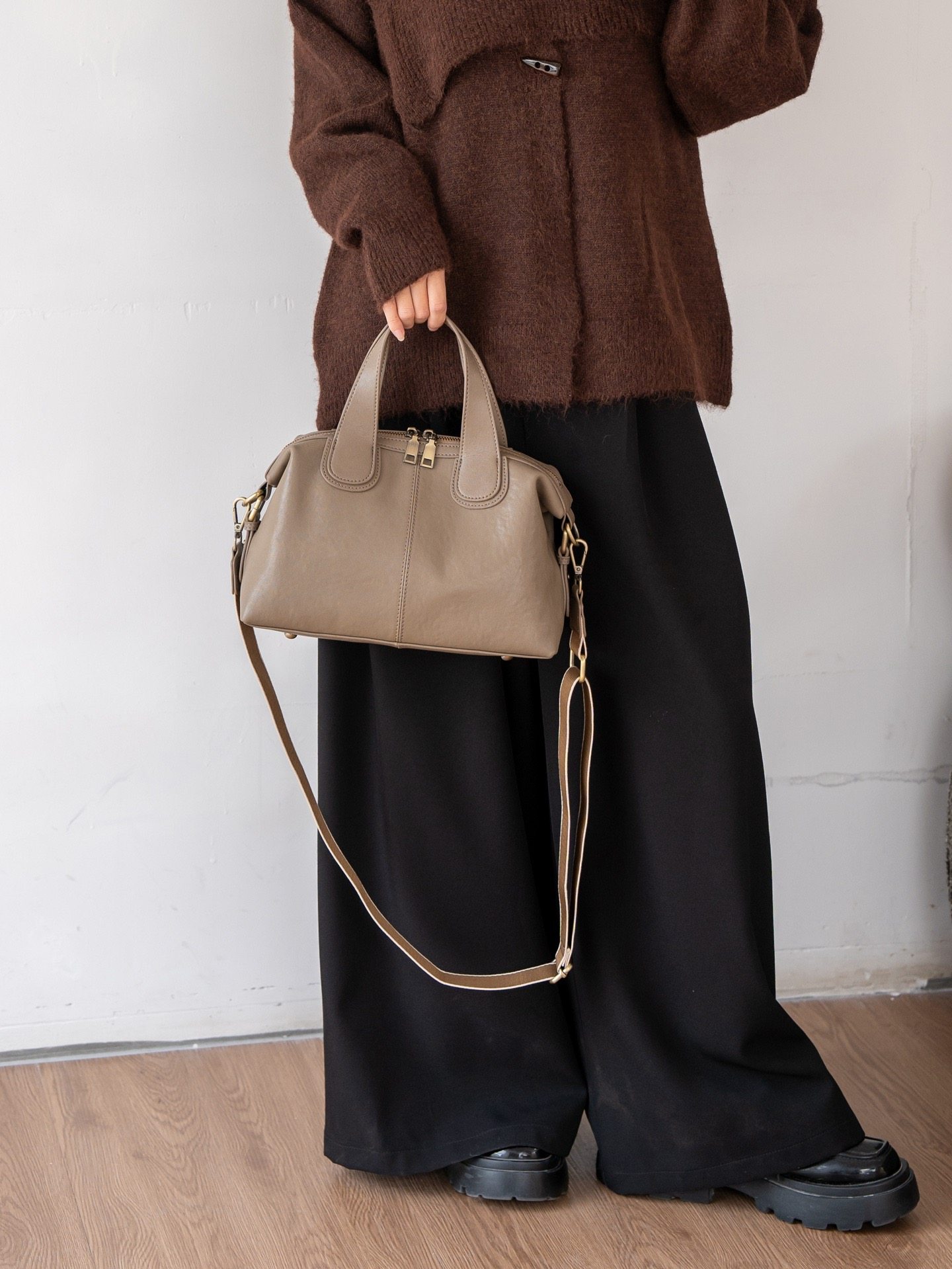 实体批发2025新款女士手提秋冬植鞣皮大容量波士顿包高级感斜挎包,淘宝优惠券,粉丝福利购,淘宝优惠卷