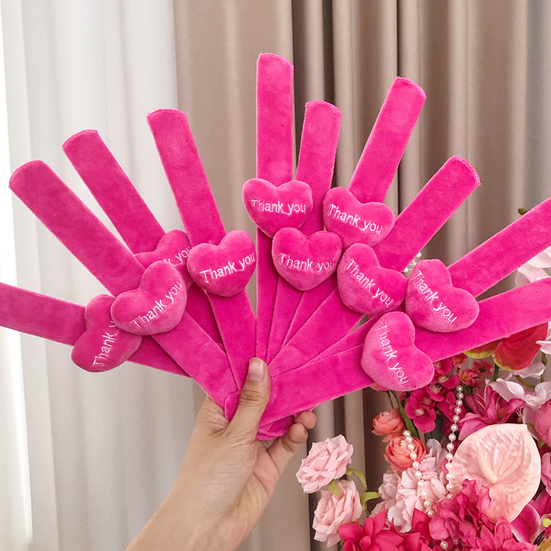 糊涂娘娘的礼品店小红花啪啪圈新娘伴娘手环手腕花可爱结婚礼用品 - 图0