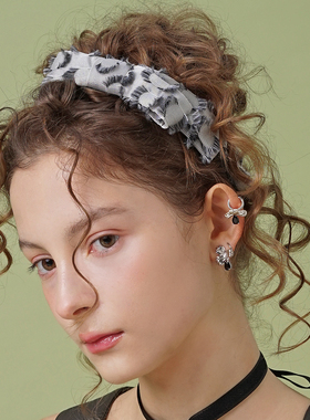 Mell原创锆石奶油耳环