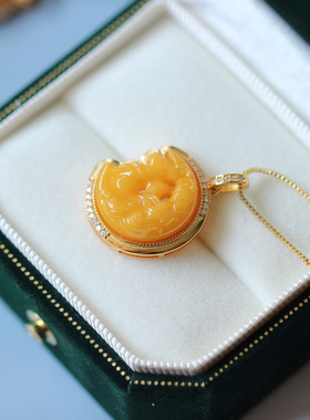 天然老蜜蜡九尾狐鸡油黄毛衣链