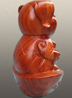 猪抱元宝吉祥摆件福猪桃木雕刻