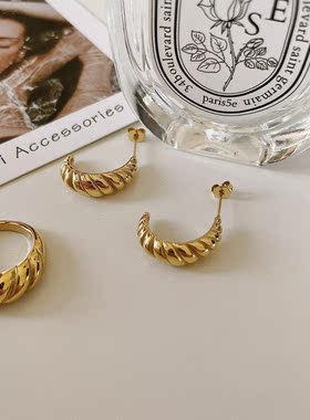 7 rings 法式复古风牛角包半圆耳饰经典百搭麻花钛钢金属耳环女