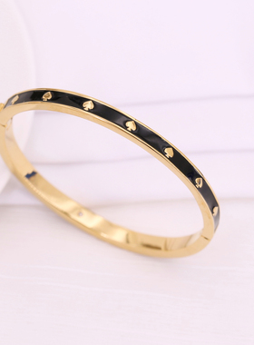 正品椭圆镂空桃心质感手镯