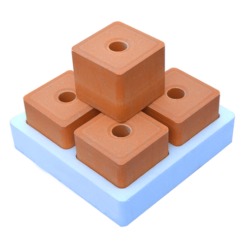 Овцы лизания кирпича золотистого стада король скот овцы с кирпичами и облизывание соляных кирпичей питательные жиры и кирпичи добавляют кусочки, чтобы лизать беременные соляные блоки скота