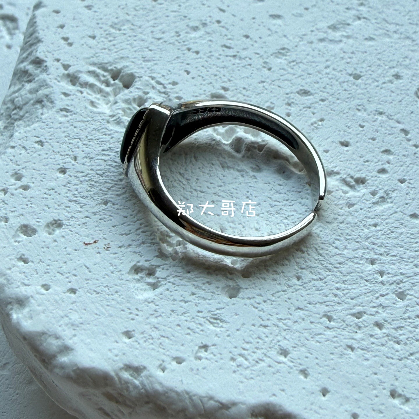 Niche S925 sterling silver vintage distressed inlaid heart-shaped black agate open ring