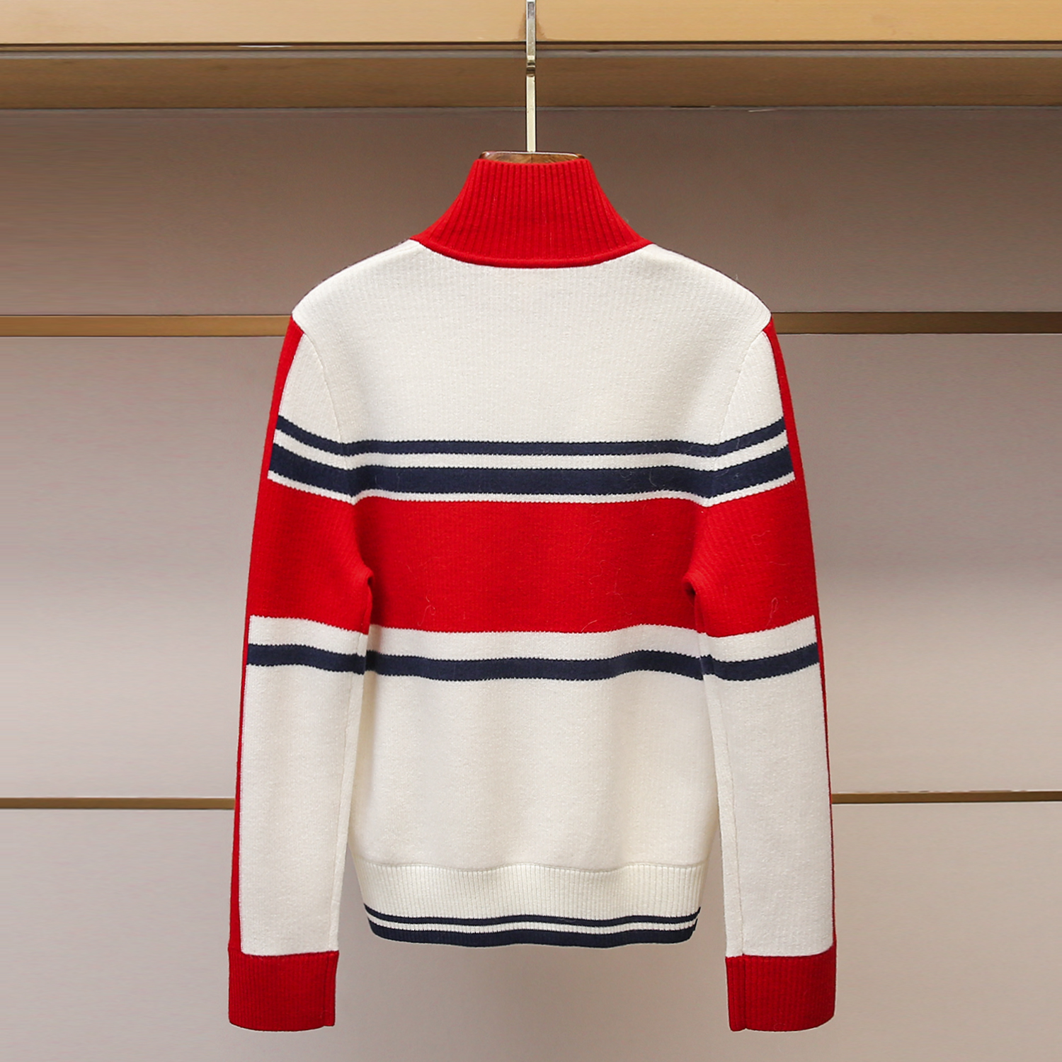 深圳南油高端女装2025冬季新款弹力撞色时髦拼接立领拉链针织衫女 - 图2