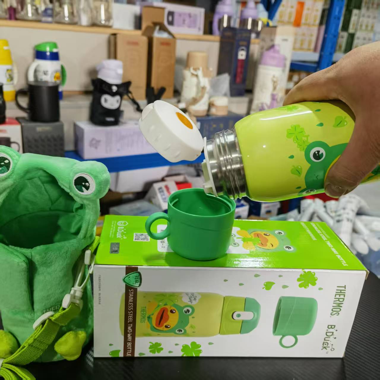 膳魔师青蛙杯儿童316L高真空吸管直饮保温杯一杯双盖550ML/580ML - 图1