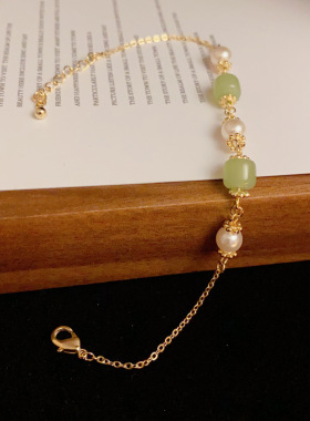 小众设计感气质时尚百搭小清新绿色珍珠链条手链轻奢感手饰