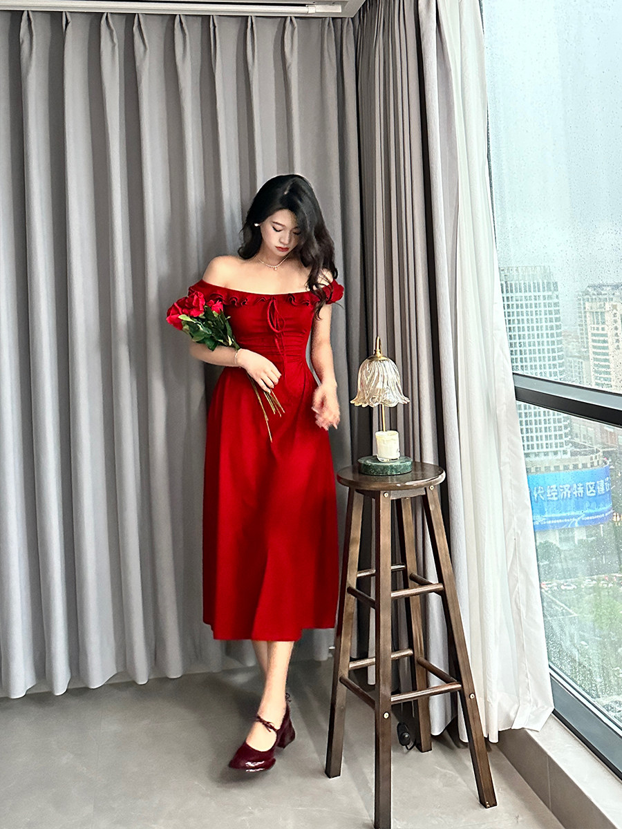 六指导 甜玫日记 洋气收腰荷叶边a字裙显瘦一字肩遮肉连衣裙长款