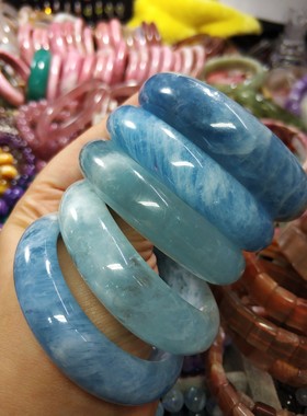 一物一图小圈口送女友海蓝宝手镯