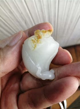 洒金皮把件新疆和田玉籽料